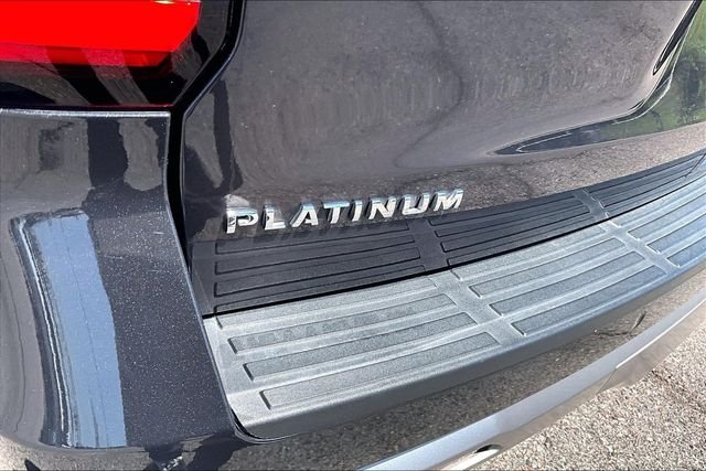 Used 2022  Ford Platinum image 8