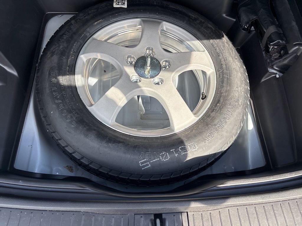 Used 2025 White Jeep Laredo X image 35