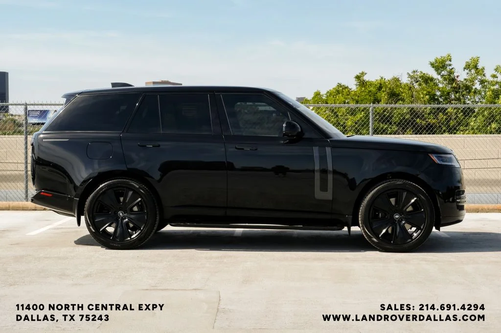 Used 2023 Black Land Rover SE image 5