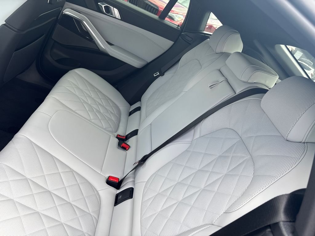 New 2027 Tanzanite Blue II Metallic BMW xDrive40i image 17