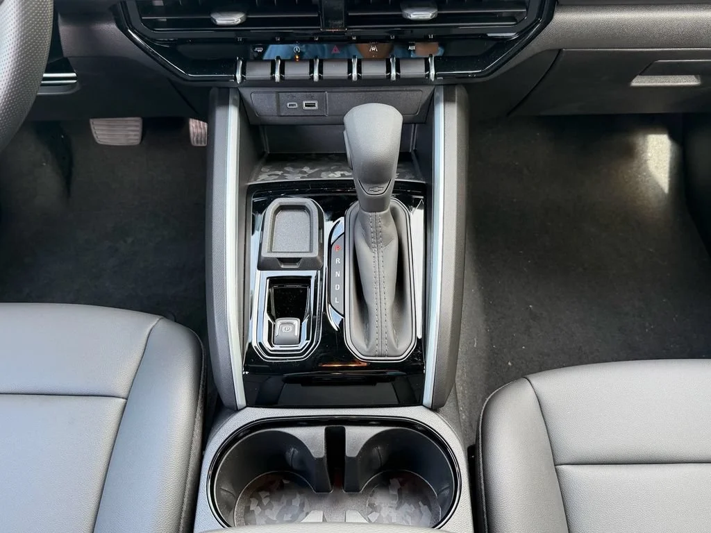 New 2026 Summit White Chevrolet WT image 16
