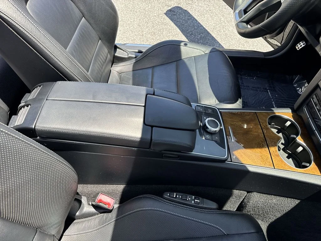 Used 2016 Obsidian Black Metallic Mercedes-Benz E 400 image 36