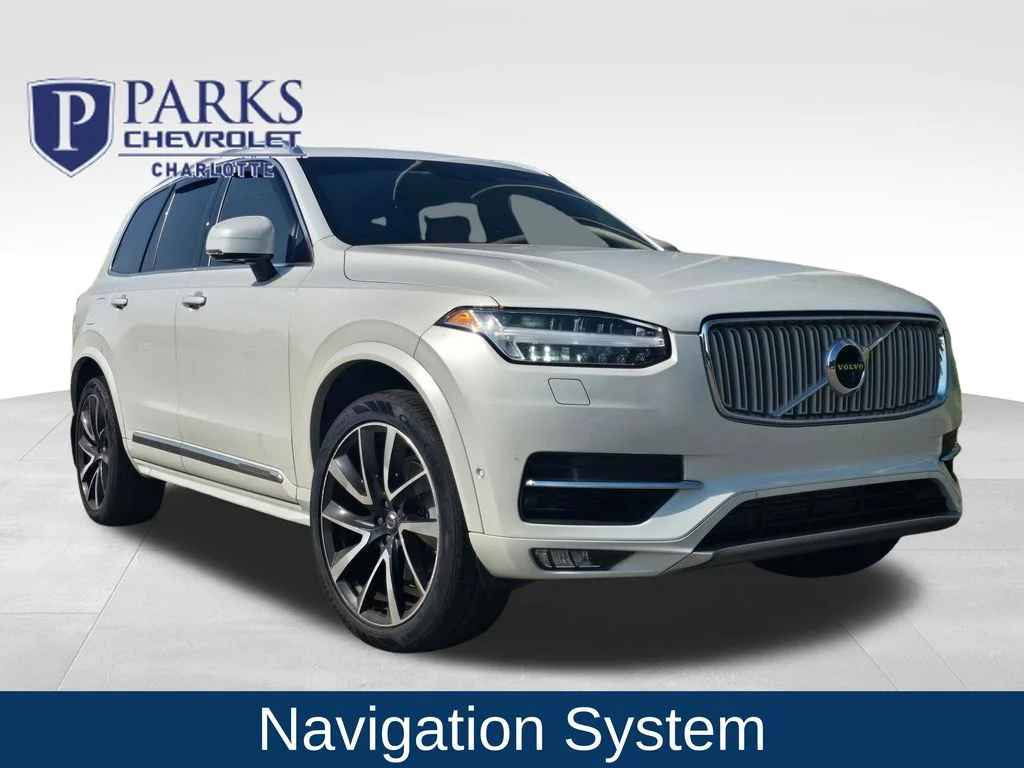 Used 2019 White Volvo T6 Inscription image 1