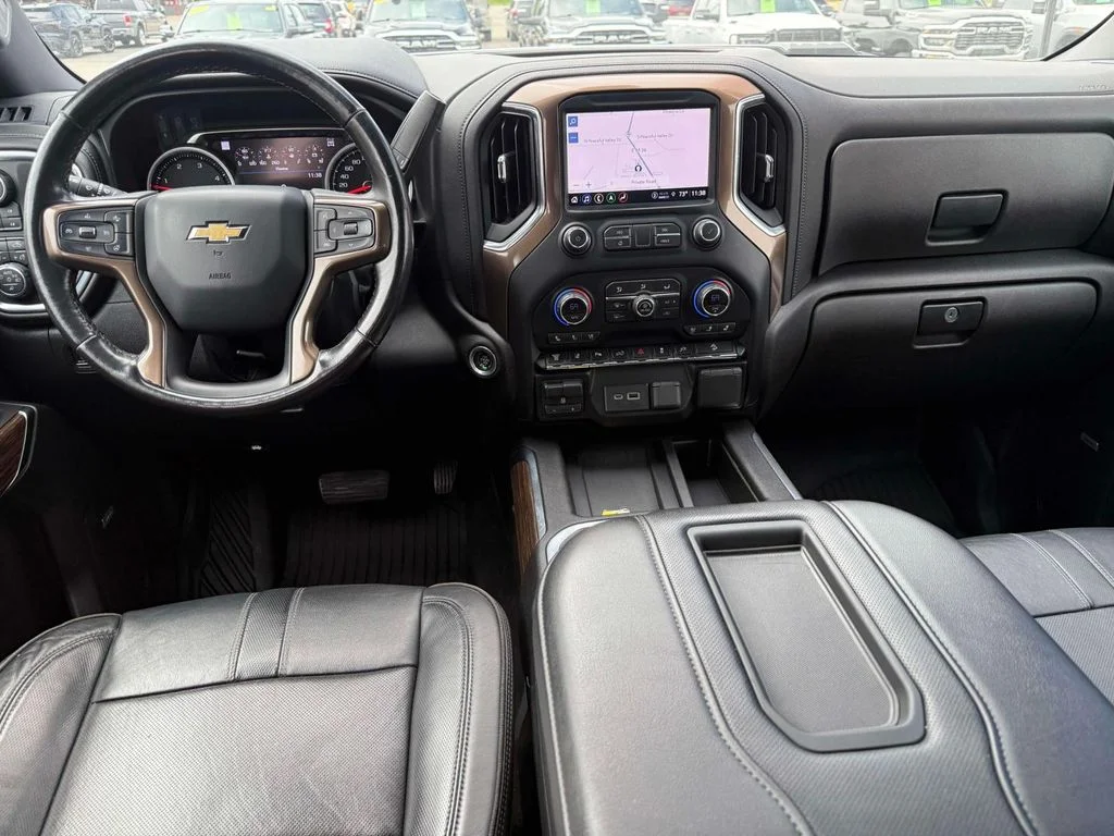 Used 2021 White Chevrolet High Country image 3