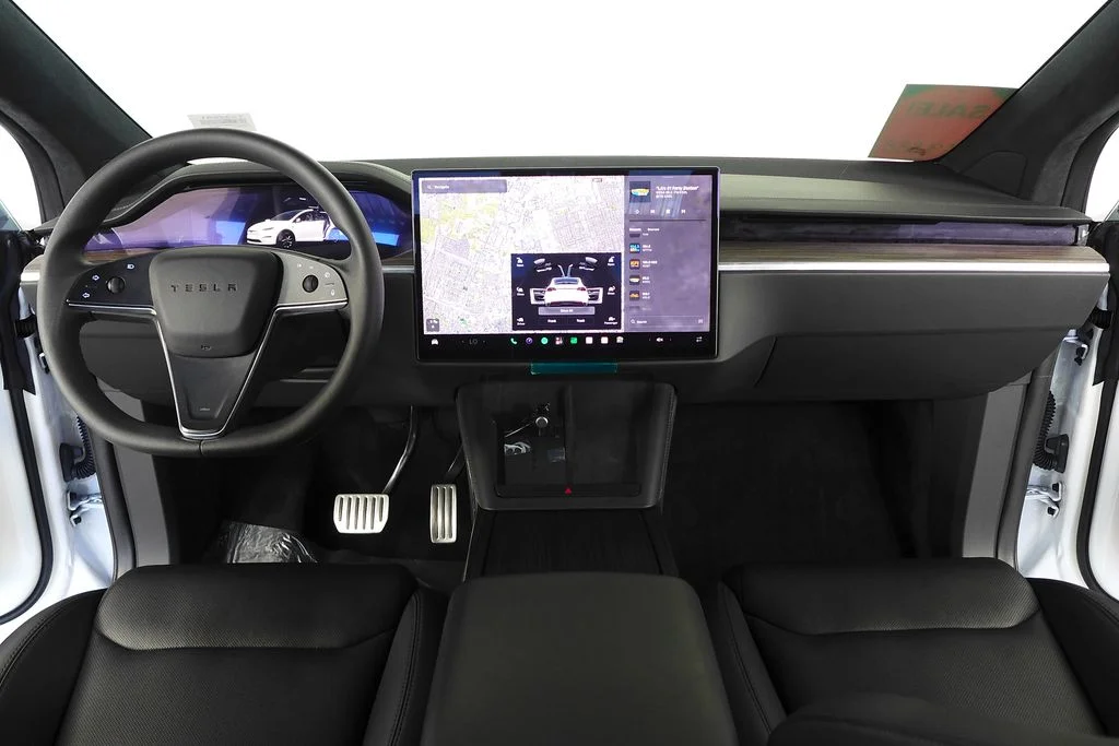 Used 2024  Tesla Base image 25