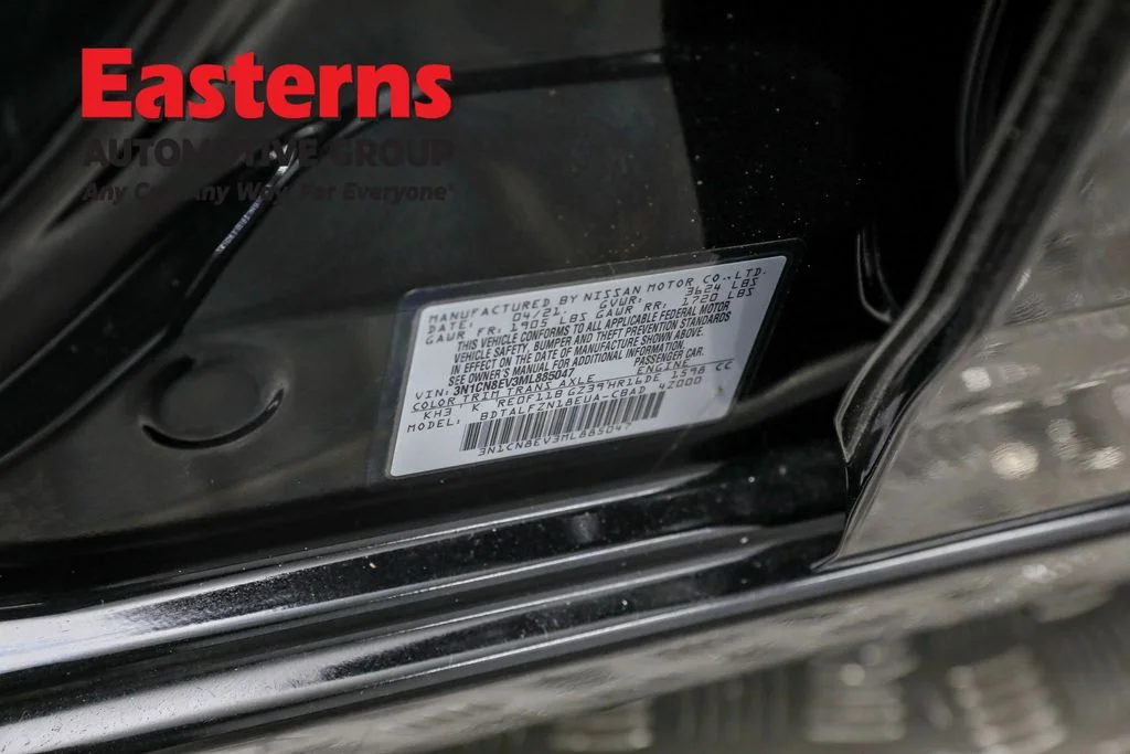 Used 2021 Black Nissan 1.6 SV image 32
