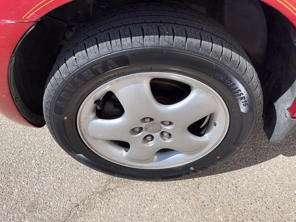 Used 2001 Red Chrysler  image 32