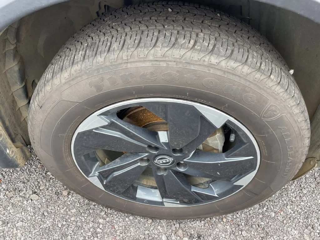 Used 2024 Gray Nissan SV image 4