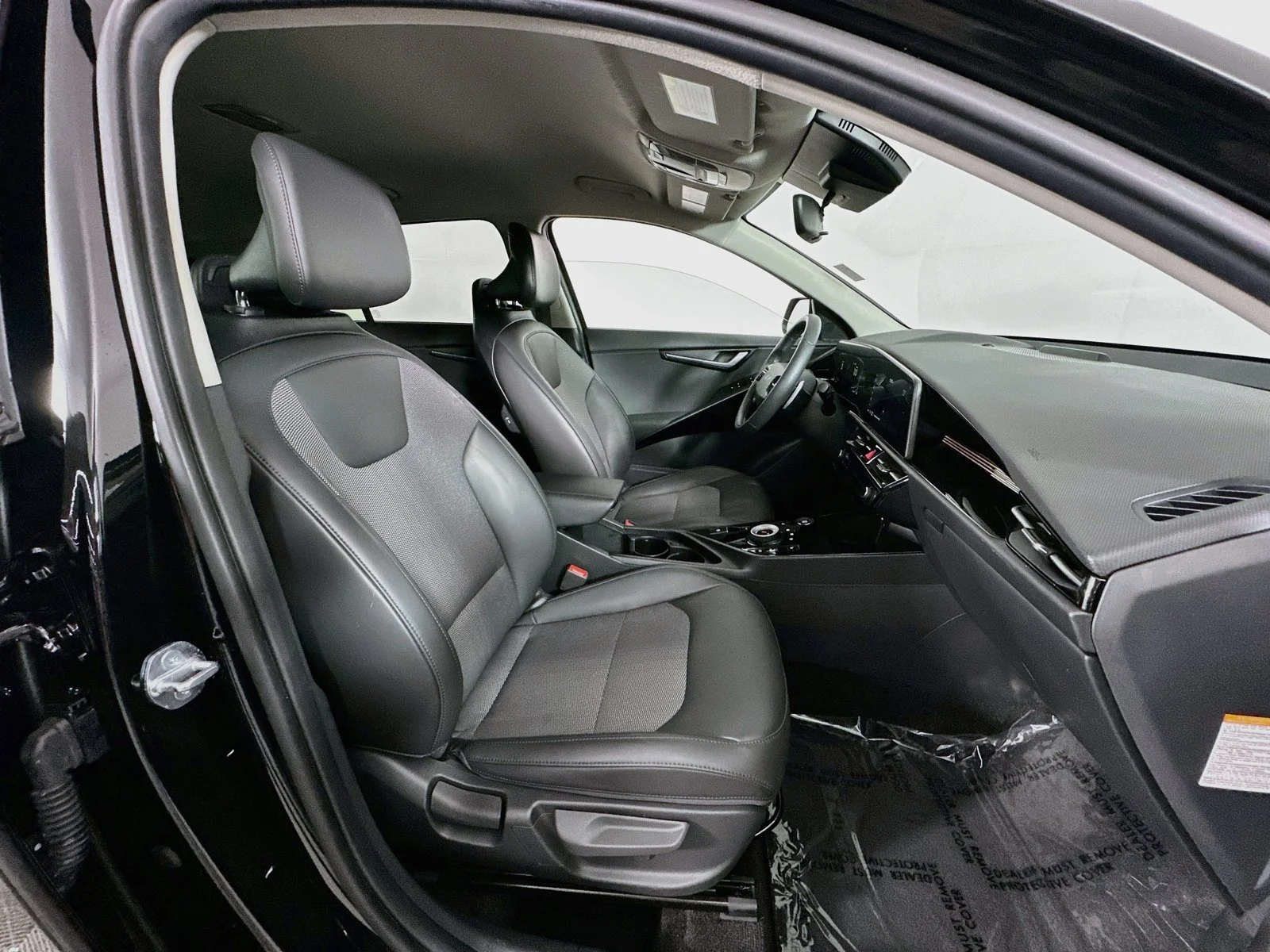 Used 2025 Aurora Black Pearl Kia EX image 29