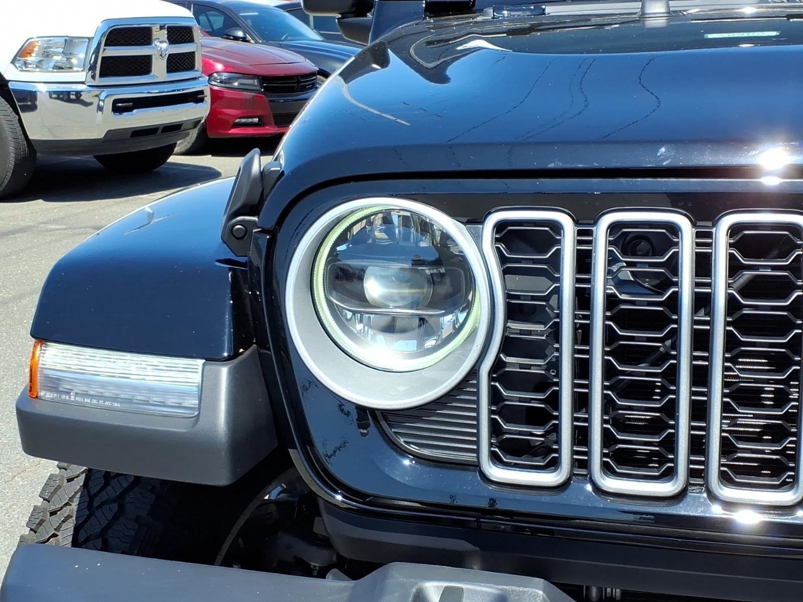New 2026 Black Clear-Coat Exterior Paint Jeep Sahara image 14