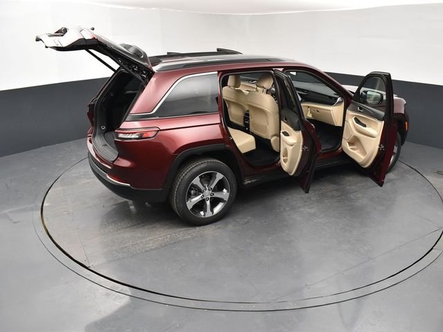 New 2026 Velvet Red Pearl-Coat Exterior Paint Jeep Limited image 30