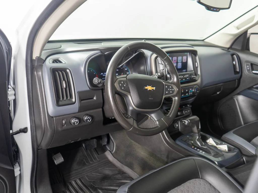 Used 2015 White Chevrolet Z71 image 13