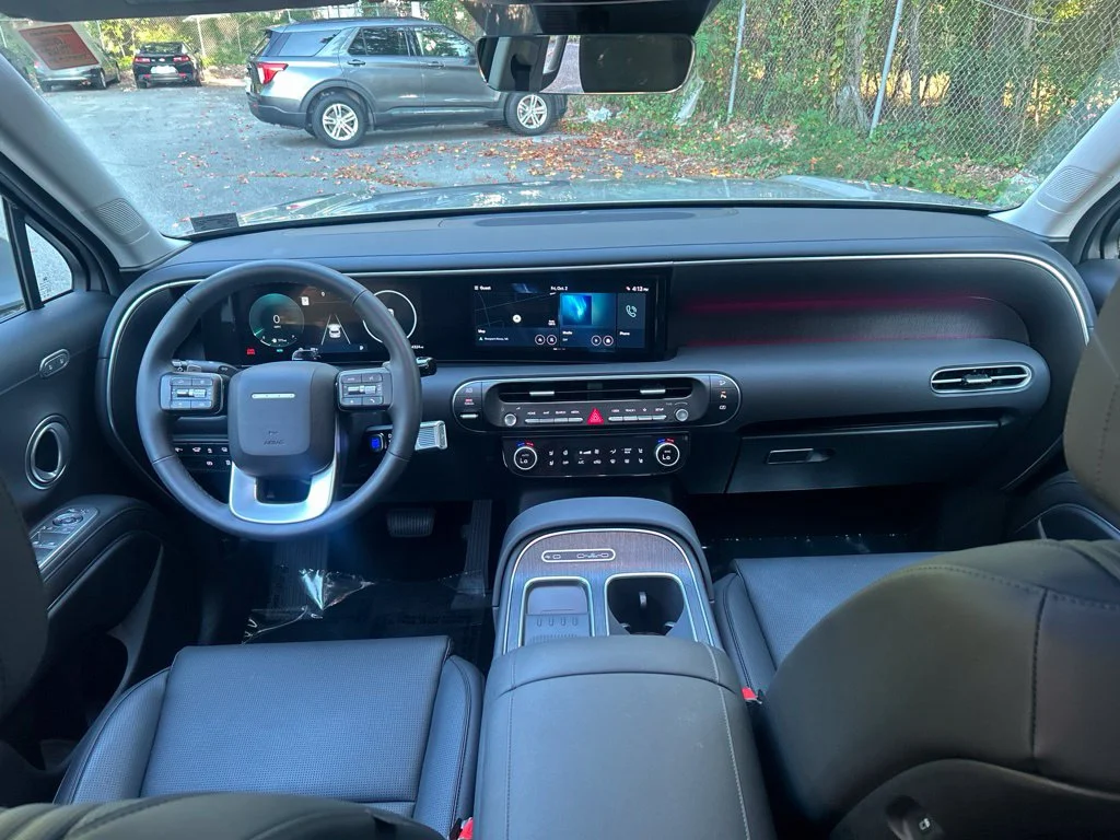 Used 2026 Silver Hyundai SEL Premium image 29
