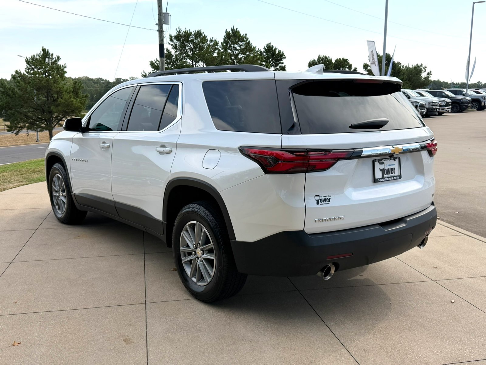 Used 2023 Iridescent Pearl Tricoat Chevrolet LT image 4