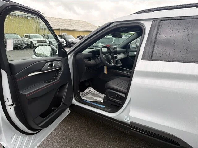 New 2026 Space White Metallic Ford ST-Line image 23