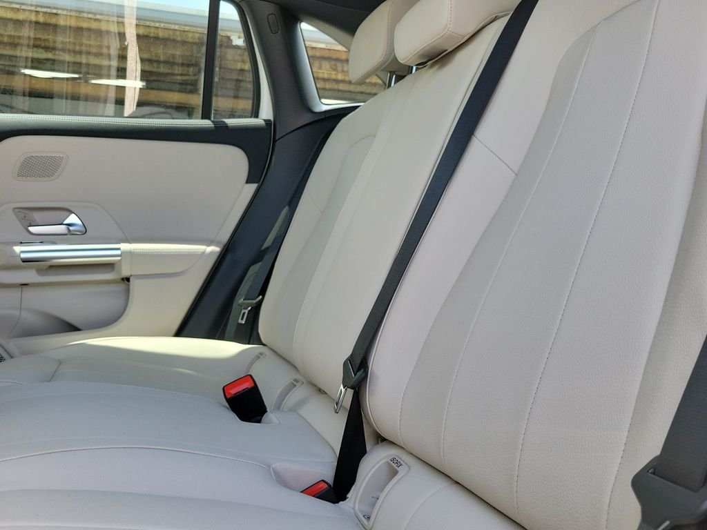 New 2026 Polar White Mercedes-Benz GLA 250 image 10