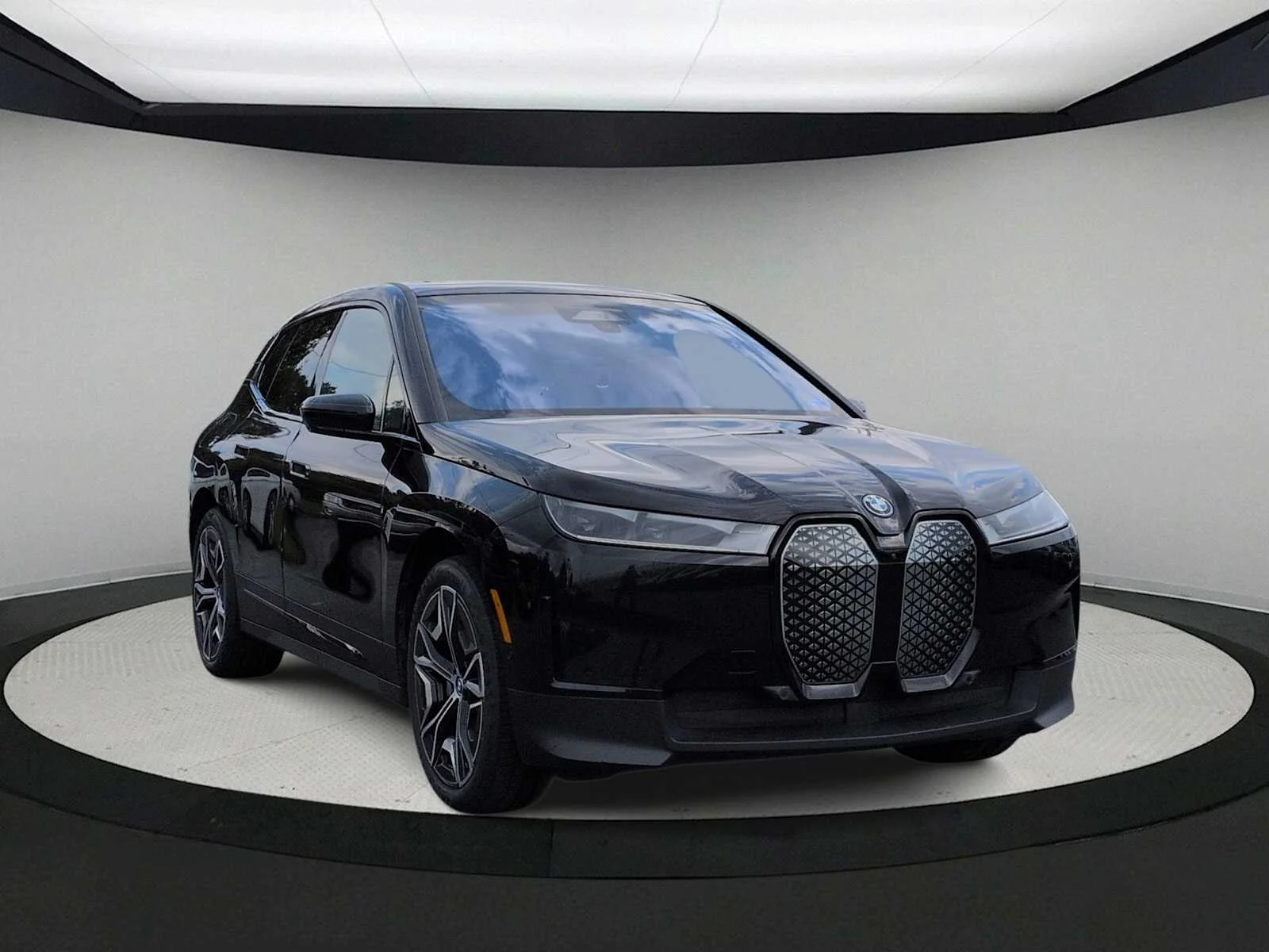 Certified Used 2024 Black Sapphire Metallic BMW xDrive50 image 2