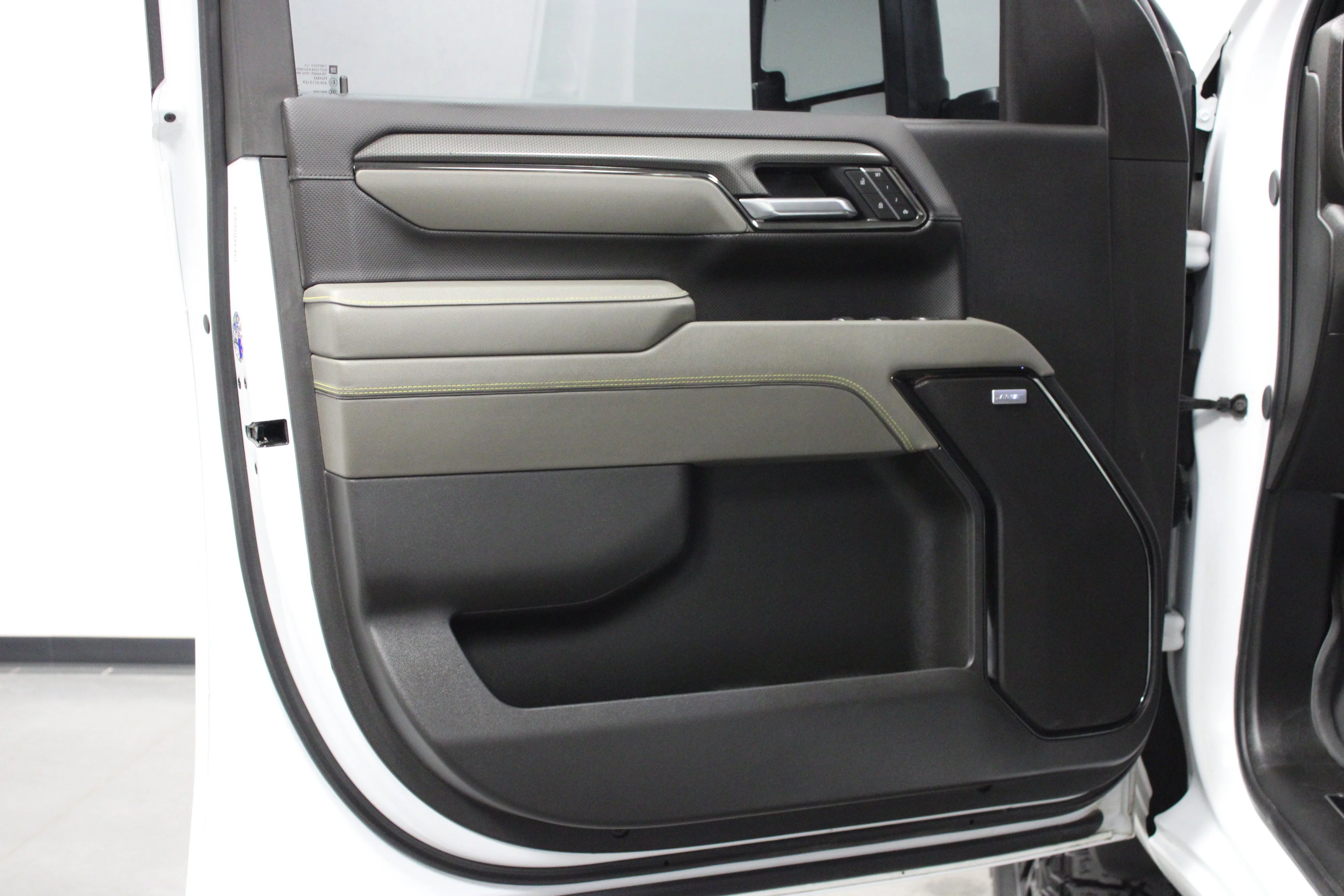 Used 2025 Summit White Chevrolet ZR2 image 11