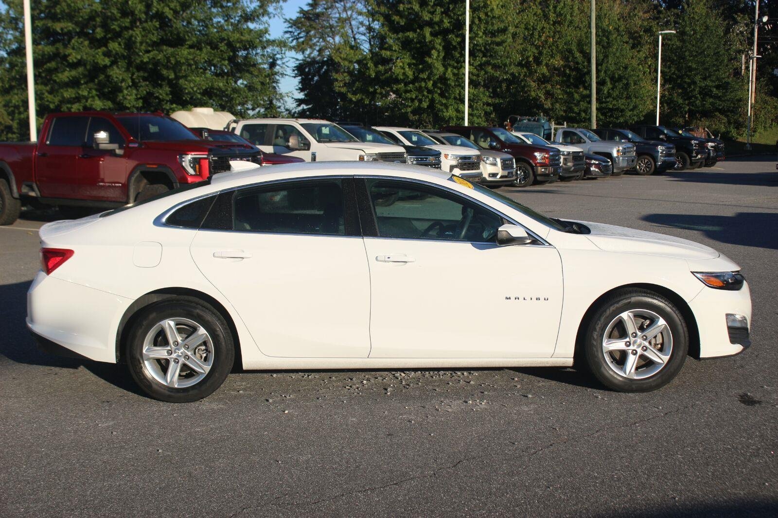 Used 2024 Summit White Chevrolet 1LT image 8