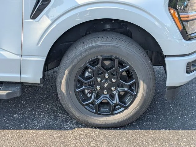 Used 2026 Avalanche Ford XLT image 10