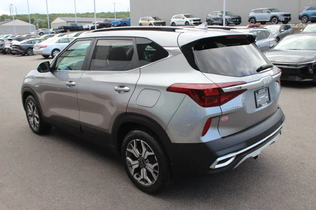 Used 2022 Gray Kia EX image 28