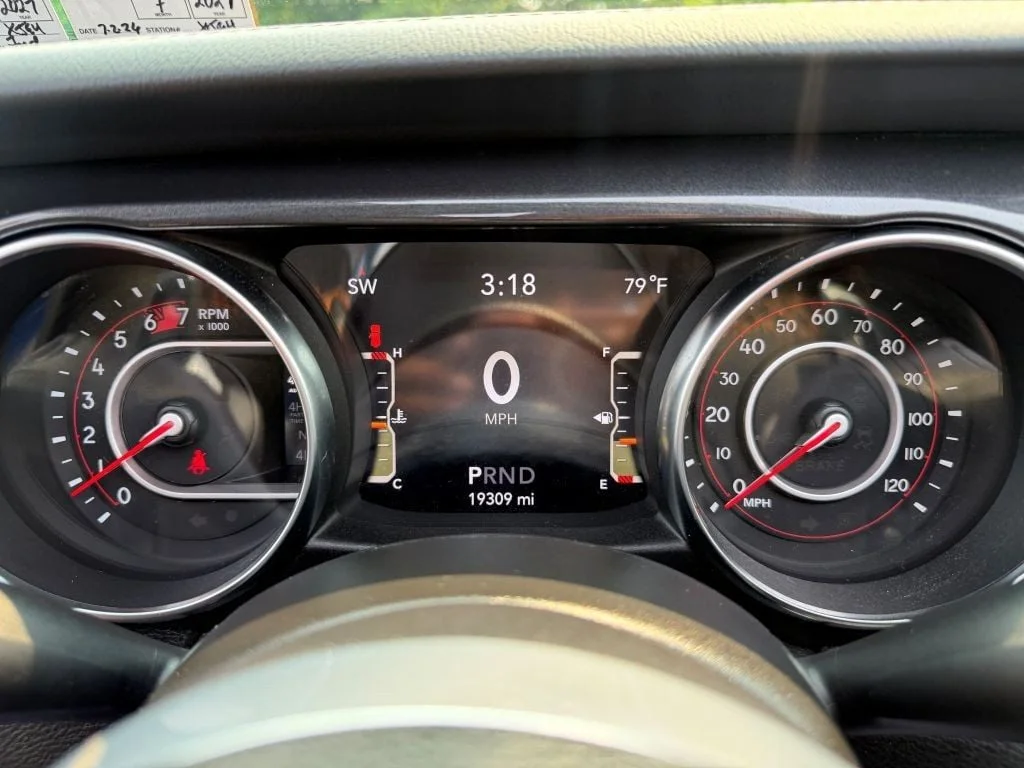 Used 2021 Hydro Blue Pearlcoat Jeep Rubicon 392 Unlimited 4x4 w/ Sky One-Touch Power Top image 17