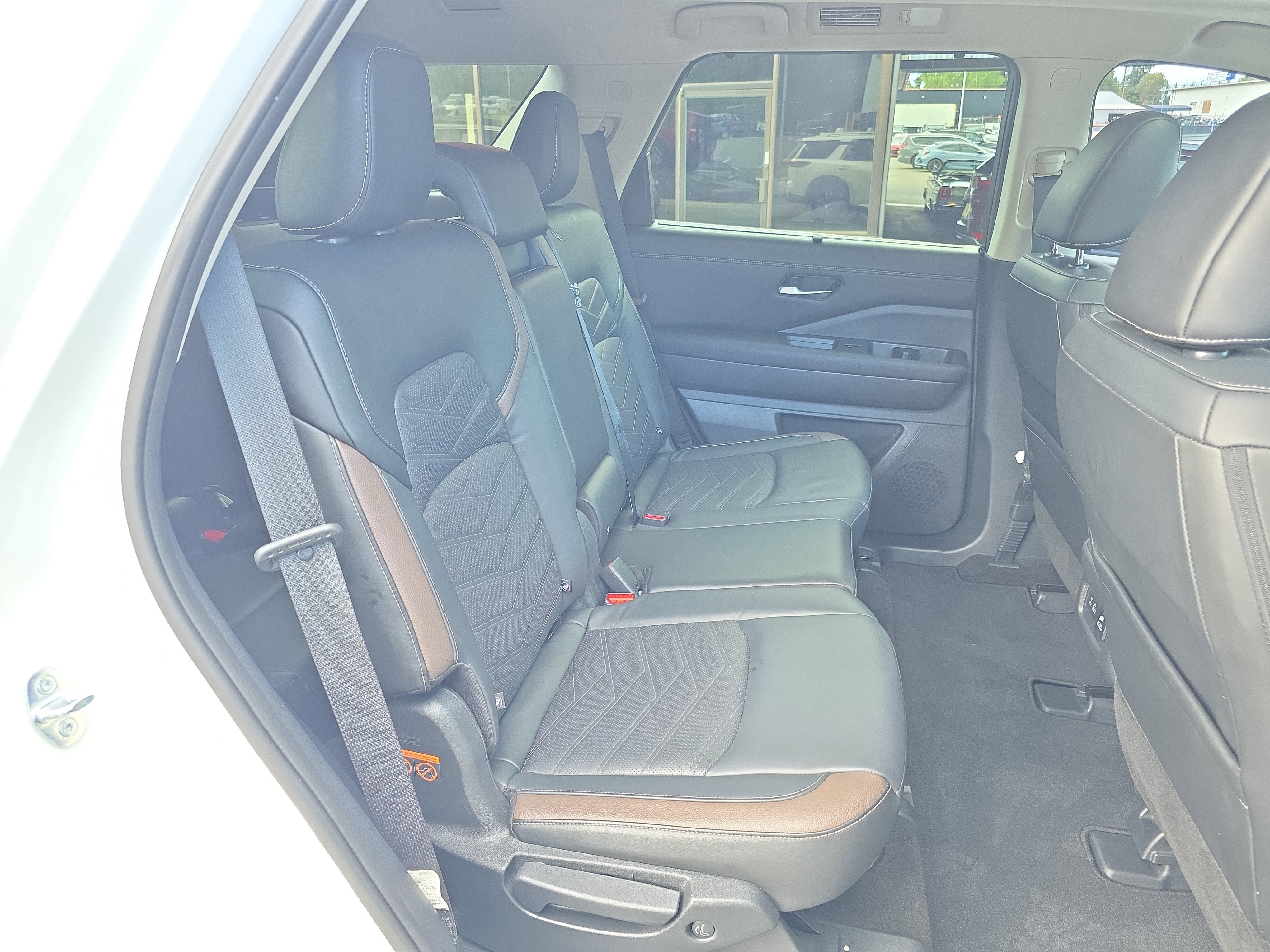 Certified Used 2023 Pearl White Tricoat Nissan Platinum image 19