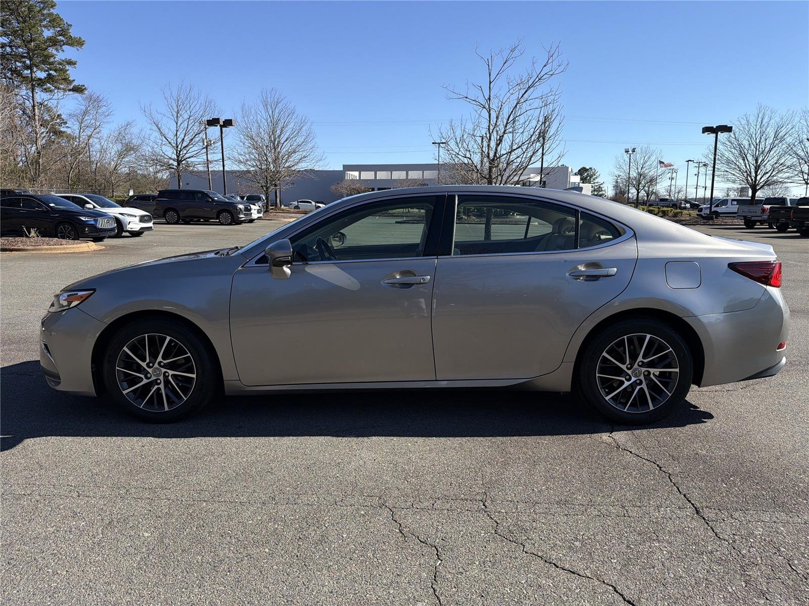 Used 2018  LEXUS  image 29