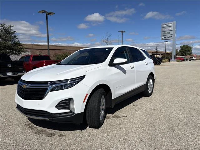 Used 2024 Summit White Chevrolet LT w/1LT Front-Wheel Drive image 3
