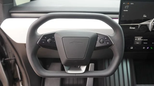 2024 Tesla Cybertruck Base - Photo 25