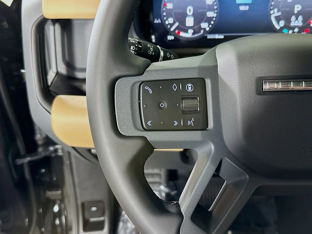 New 2026 Santorini Black Land Rover S image 13