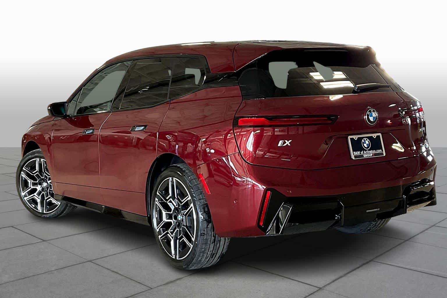 Used 2026 Aventurin Red Metallic BMW xDrive60 image 12