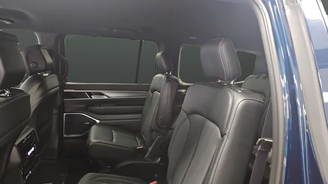 New 2026 Fathom Blue Pearl-Coat Exterior Paint Jeep Limited Altitude image 24