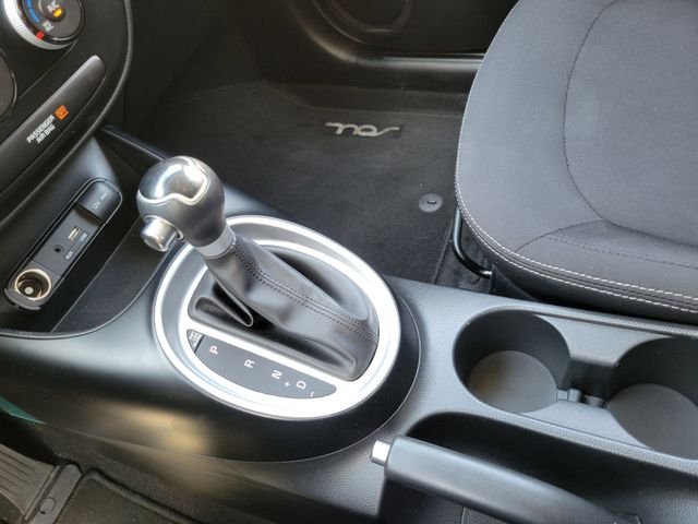 Used 2018 White Kia Base image 20