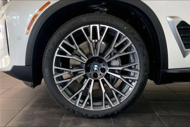 New 2026 Mineral White Metallic BMW sDrive40i image 12