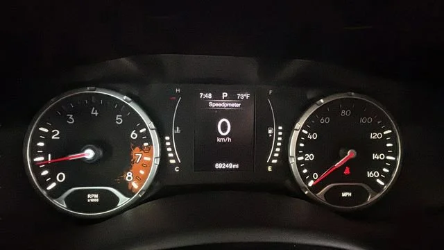 Used 2015 Silver Jeep Latitude image 12
