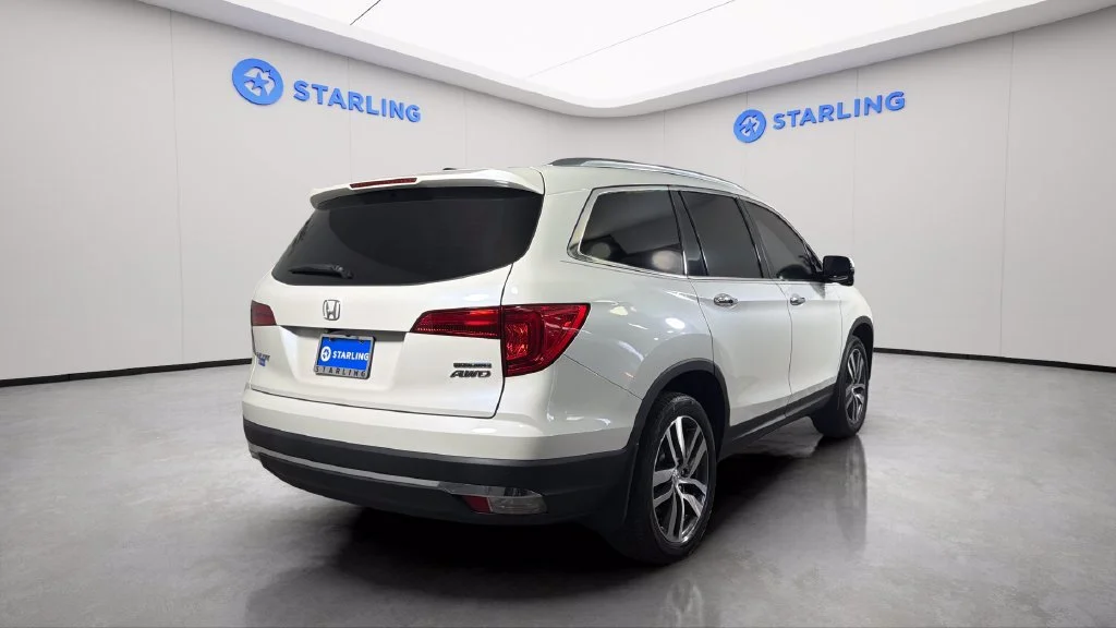 Used 2018 White Honda Touring image 9