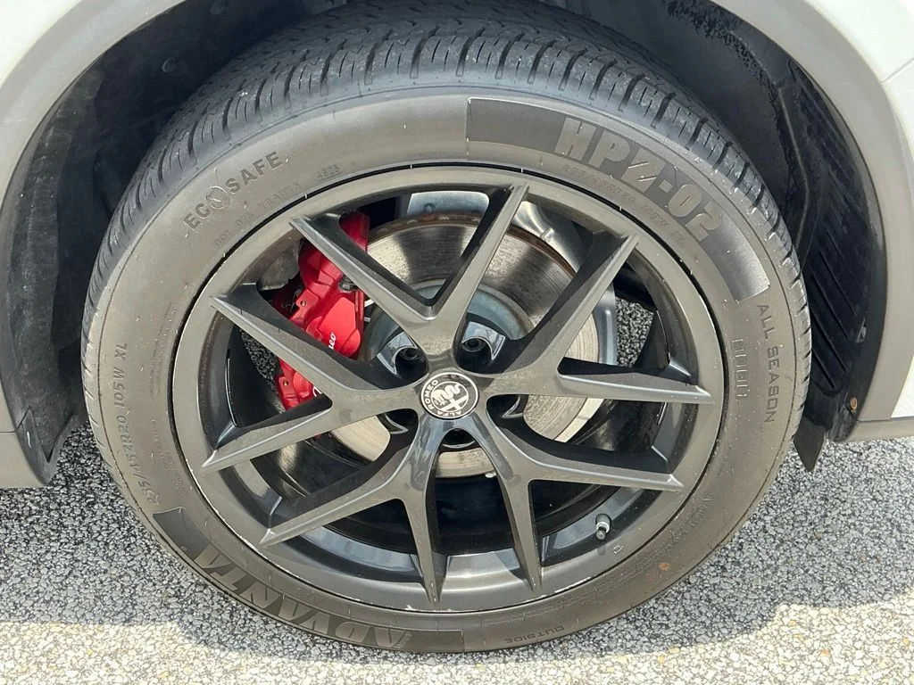 Used 2019 White Alfa Romeo Base image 19