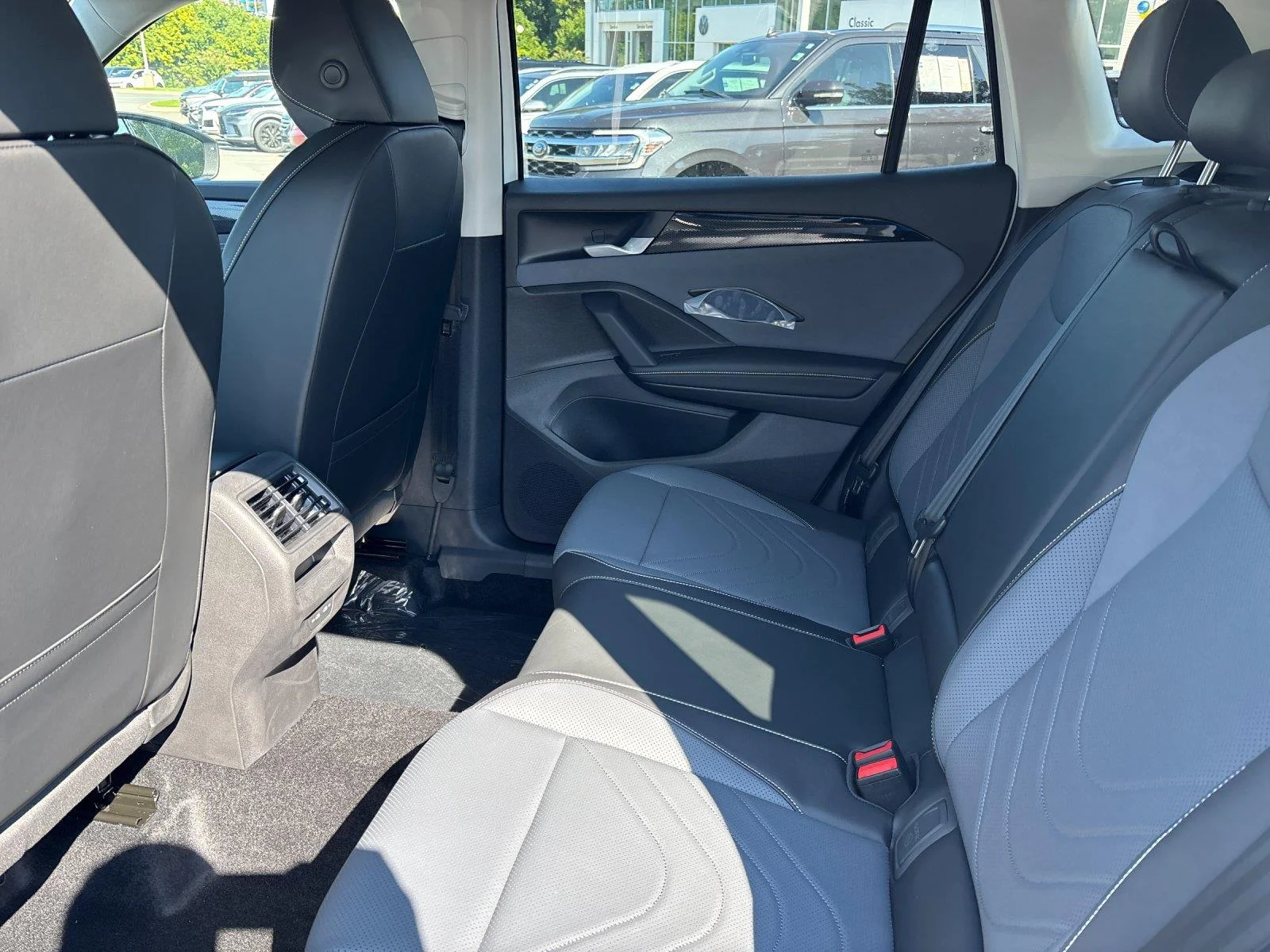 New 2026 Pure White Volkswagen SE image 32