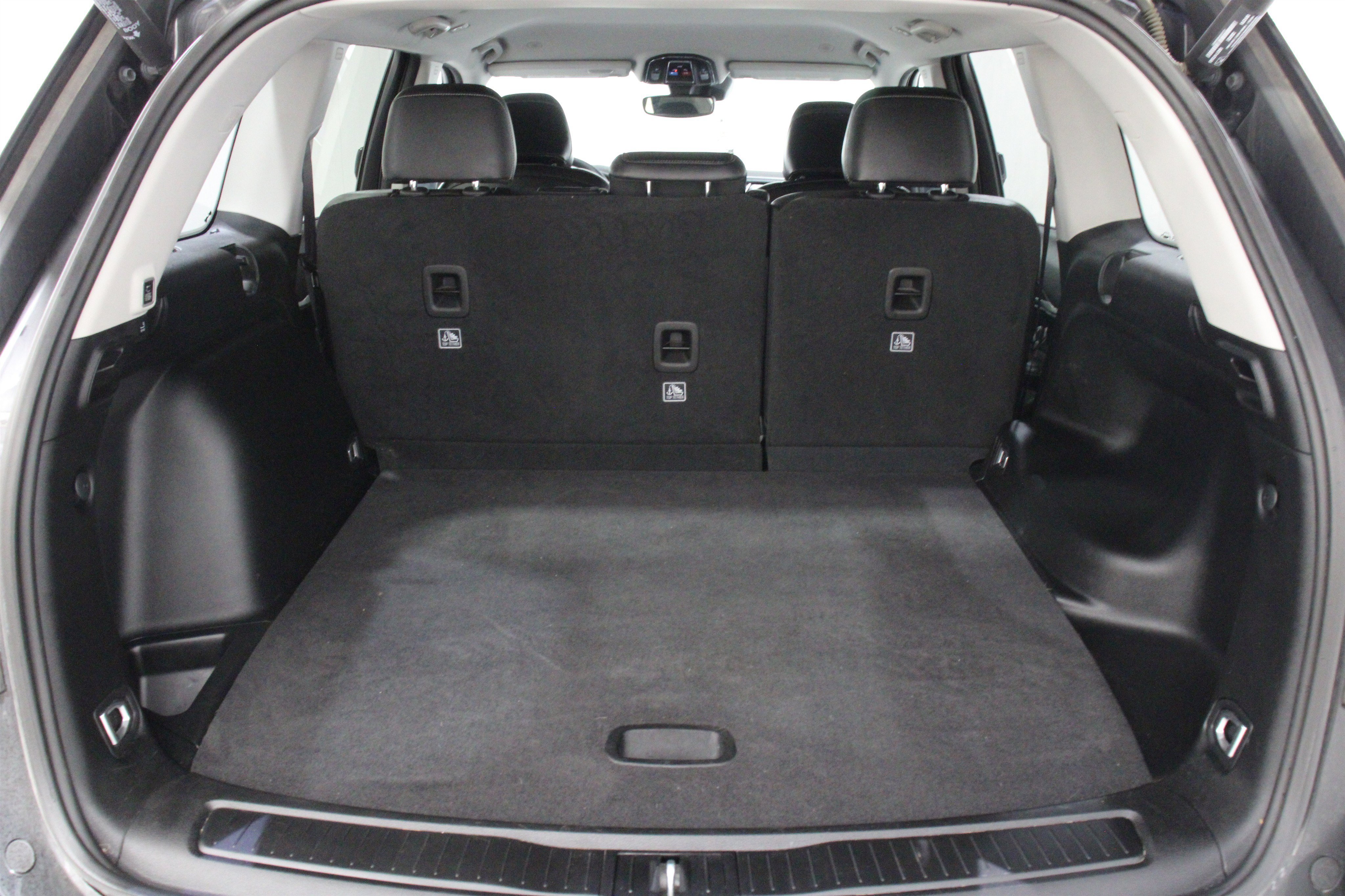 Used 2023 Diamond Black Crystal Pearlcoat Jeep Limited image 24