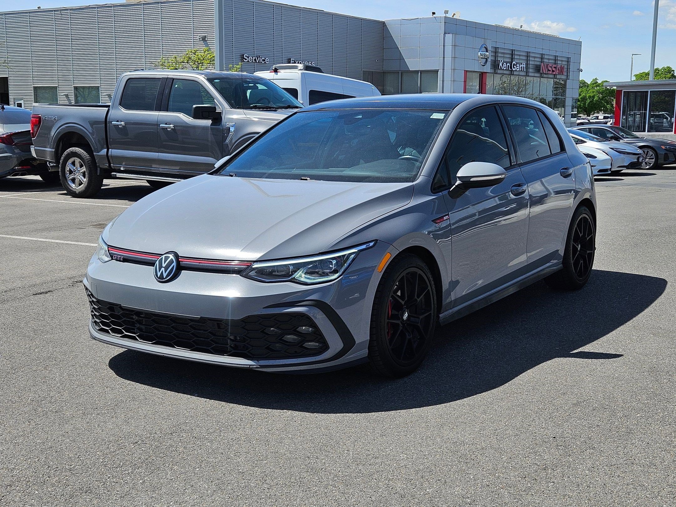 Used 2023 Moonstone Gray Volkswagen SE image 8
