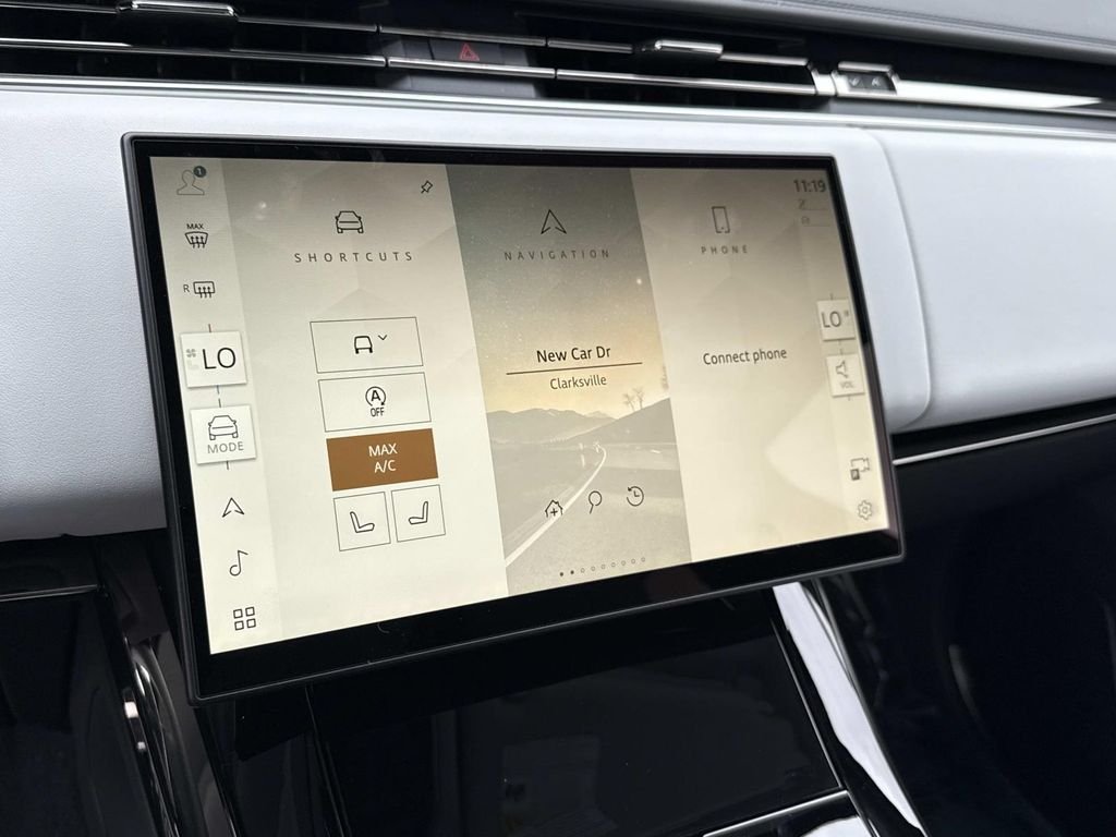 New 2026 Ostuni Pearl White Land Rover Dynamic SE image 3