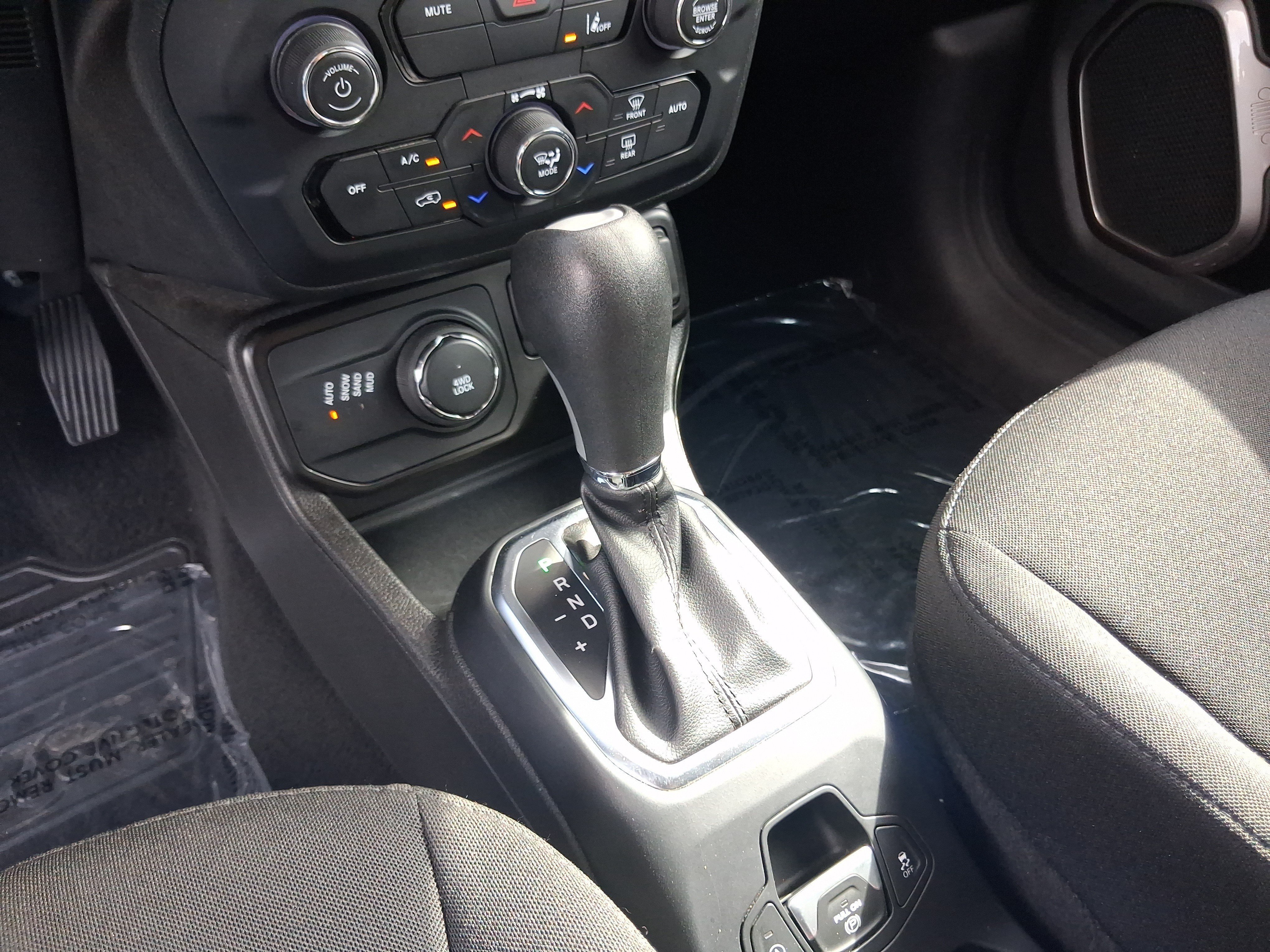 Used 2023 White Jeep Latitude image 15