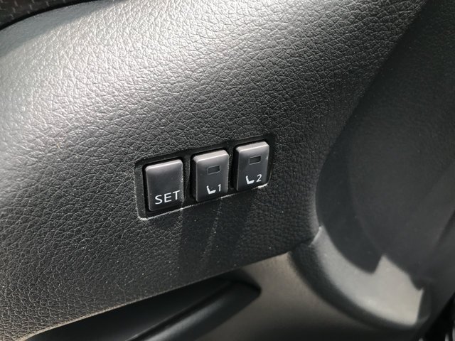 Used 2019 Magnetic Black Pearl Nissan SL image 12
