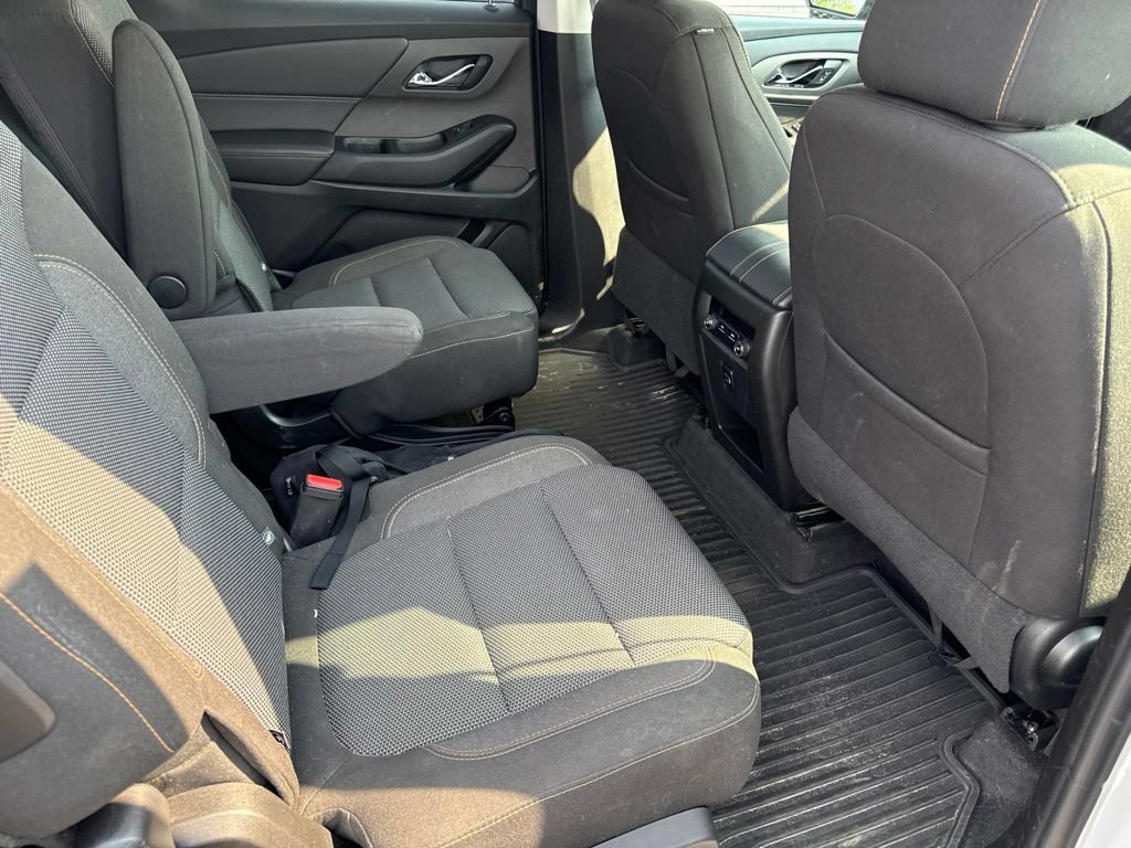 Used 2018 SILVER ICE METALLIC Chevrolet LT Cloth image 10
