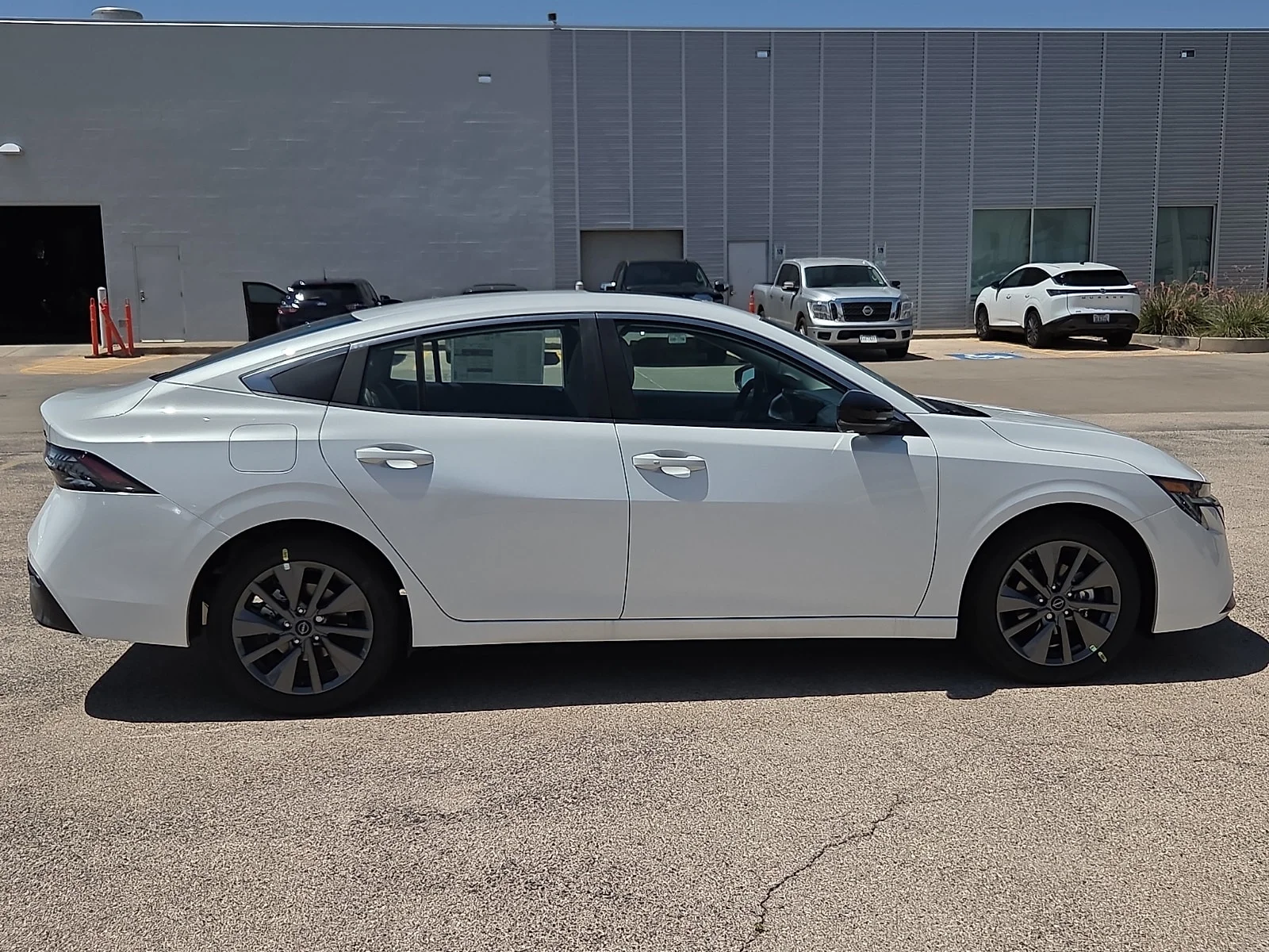 New 2026 QAC Aspen Whit Nissan SL image 5