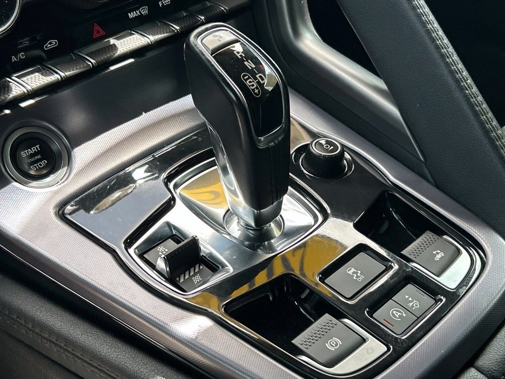 Used 2018 White Jaguar Base image 28