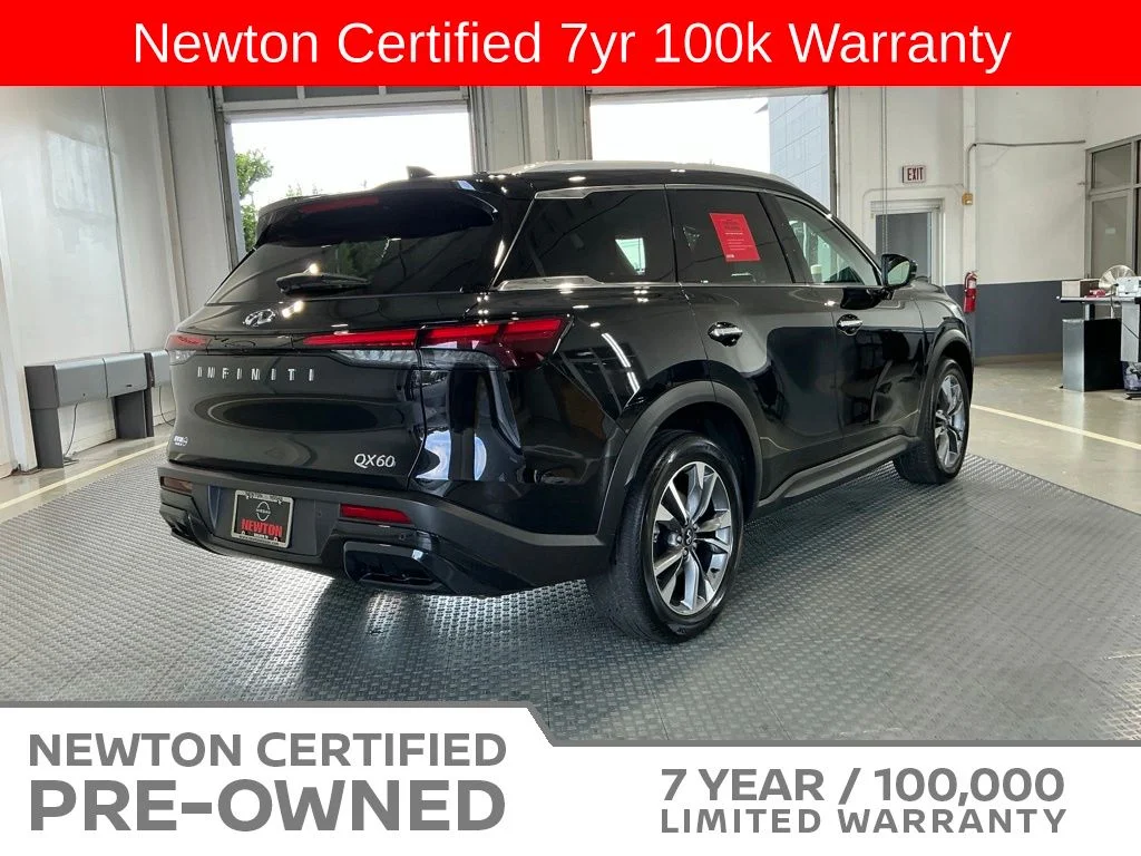 Certified Used 2025 Mineral Black INFINITI LUXE image 28