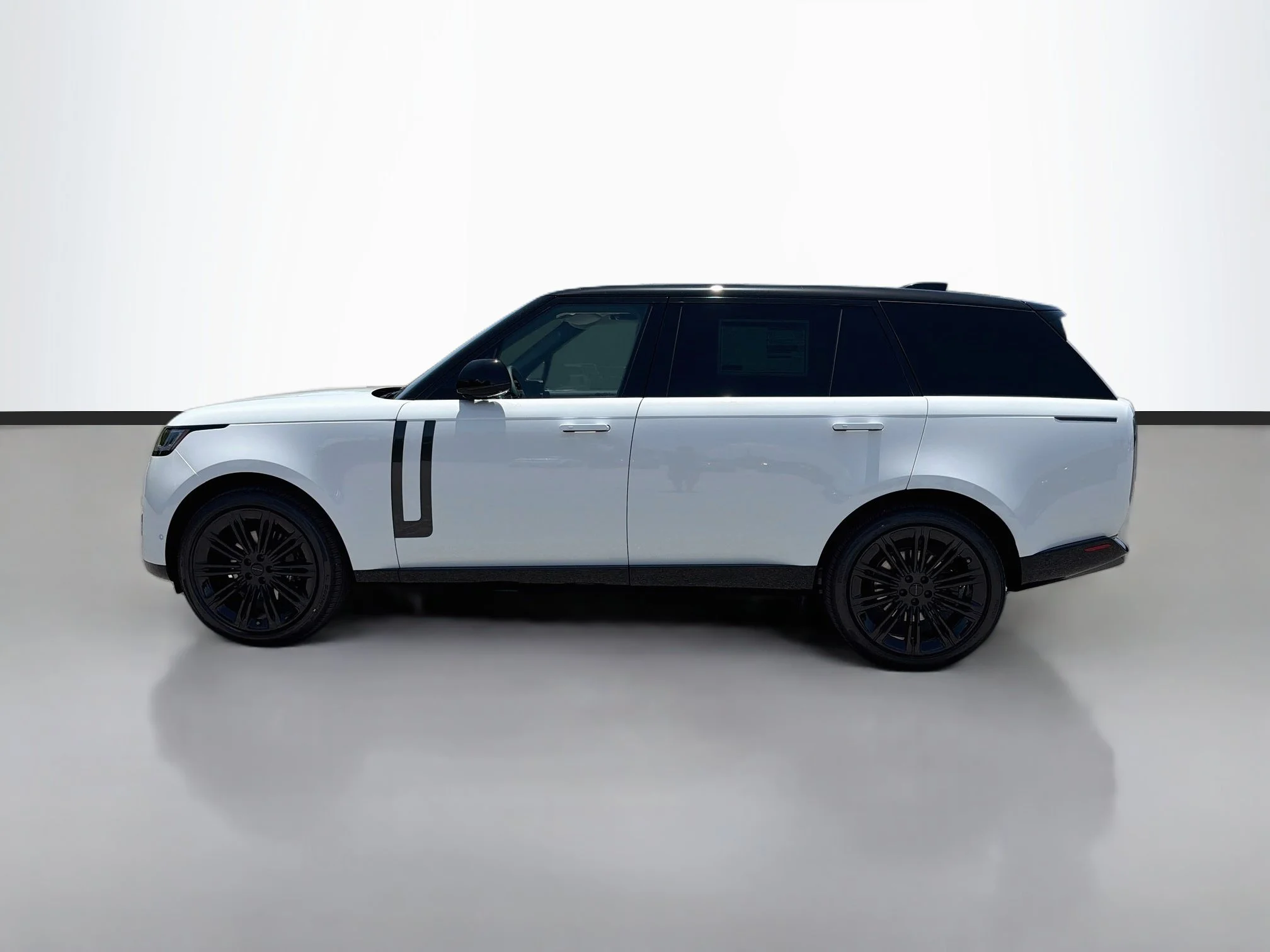 New 2026 Fuji White Land Rover SE image 2