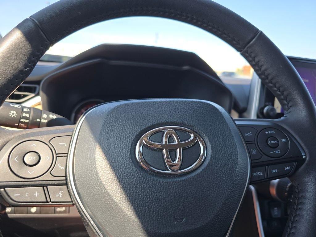 Used 2025 Beige Toyota XLE Premium image 23